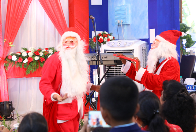 Grace Ministry Celebrates Christmas 2021 with Pomp and Grandeur on 17th Friday, December at its Prayer centre in Valachil, Mangalore. Hundreds gathered at the program and celebrated Xmas with Bro Andrew Richard and family.  